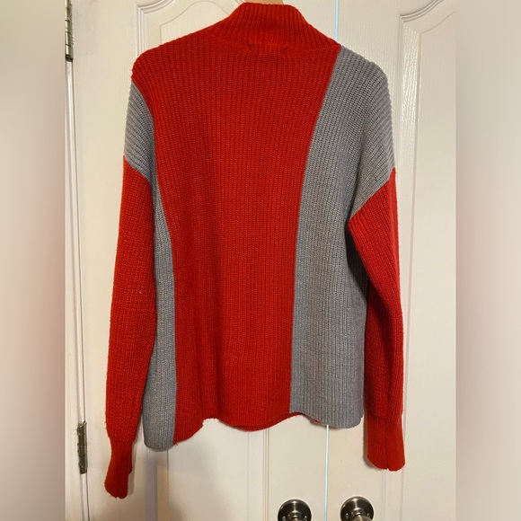 Liz Claiborne Sweater - Picture 2 of 5